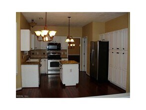 1001 New Mill Dr in Chesapeake, VA - Building Photo - Building Photo