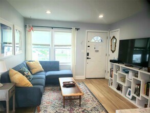 70 Dalton St in Long Beach, NY - Building Photo - Building Photo
