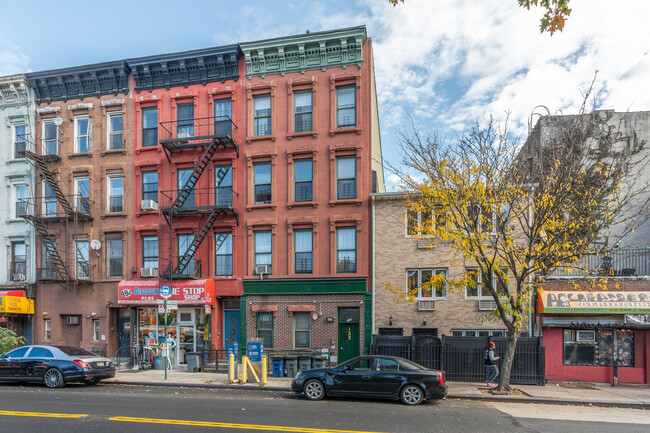 133 Malcolm X Blvd in Brooklyn, NY - Foto de edificio - Building Photo