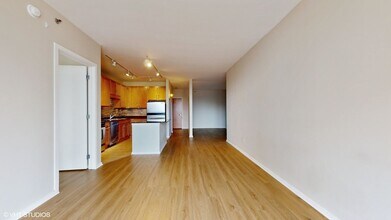 210 S Desplaines St in Chicago, IL - Building Photo - Building Photo