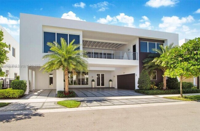 10242 NW 75th Terrace in Doral, FL - Building Photo - Building Photo