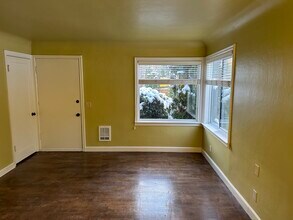 1148 Sidney Ave, Unit A in Port Orchard, WA - Building Photo - Building Photo