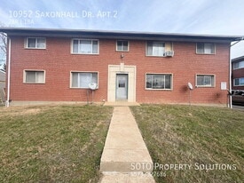 10952 Saxonhall Dr in Bridgeton, MO - Building Photo