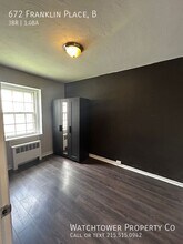 672 Franklin Pl in Philadelphia, PA - Building Photo - Building Photo