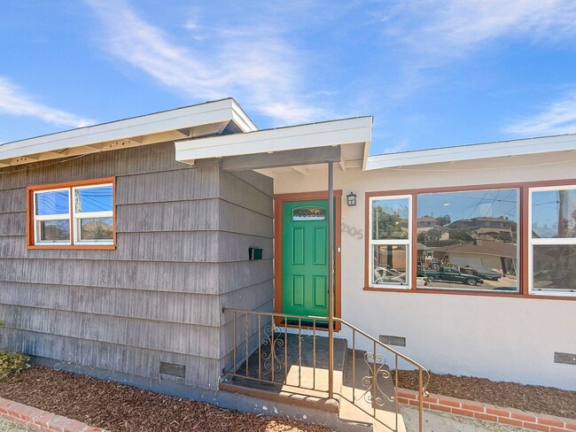 property at 2105 Valle Vista Ave