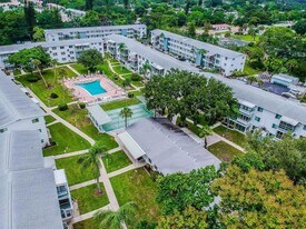 1807 Restful Dr, Unit N4 in Bradenton, FL - Building Photo