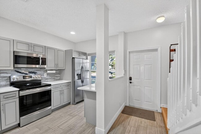 5015 Palmbrooke Cir in West Palm Beach, FL - Building Photo - Building Photo