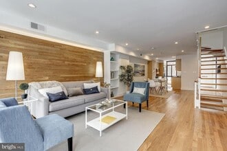 212 M St SW in Washington, DC - Building Photo - Building Photo