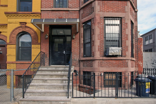 259 Hart St in Brooklyn, NY - Foto de edificio - Building Photo