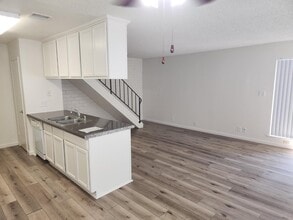 431 W Santa Ana Ave in Clovis, CA - Building Photo - Building Photo