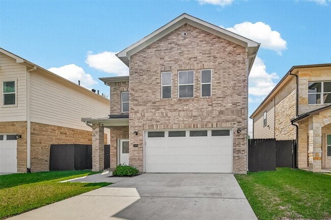 2209 Silverbonnet St