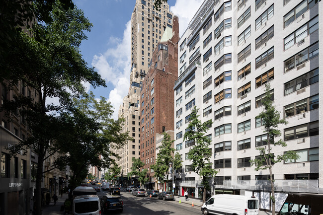 30 E 76th St in New York, NY - Foto de edificio - Building Photo