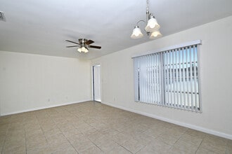 44 Tangelo Ct in Lehigh Acres, FL - Building Photo - Building Photo