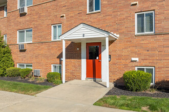 Briardale Commons in Euclid, OH - Foto de edificio - Building Photo