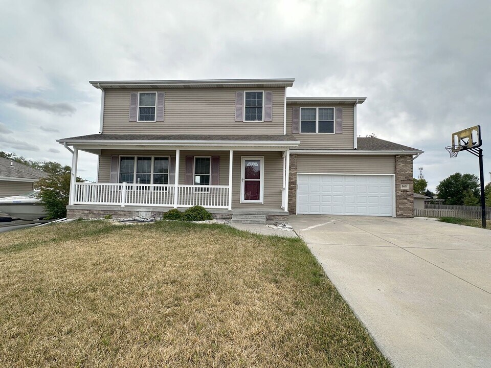 8621 Lavender Cir in Lincoln, NE - Building Photo