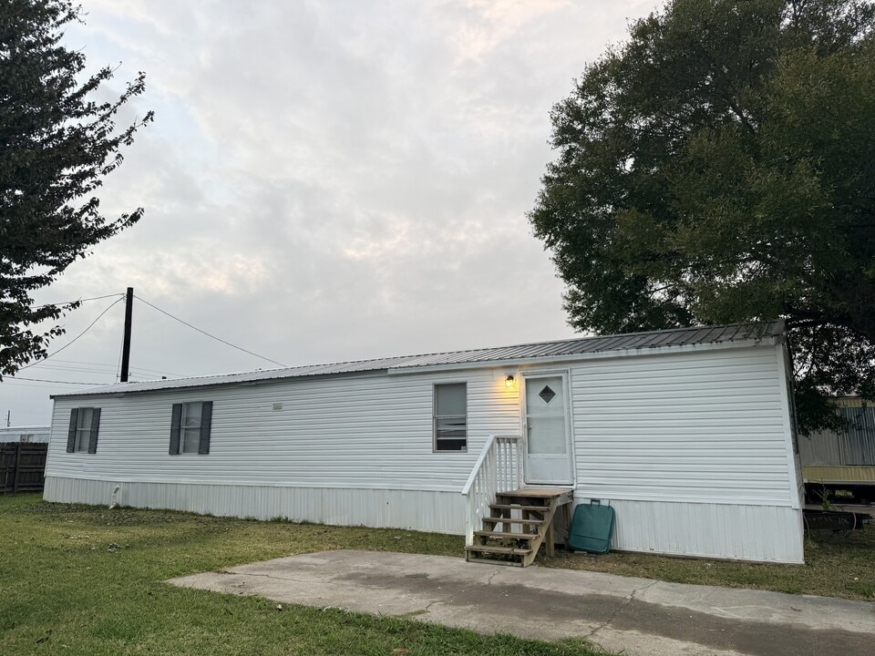 4100 Sherry St in Sulphur, LA - Building Photo