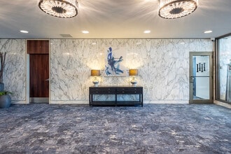3450 N. Lake Shore Drive in Chicago, IL - Building Photo - Interior Photo