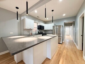 5307 N Central Ave, Unit 1 in Chicago, IL - Foto de edificio - Building Photo