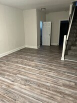 644 W Russell St in Philadelphia, PA - Building Photo