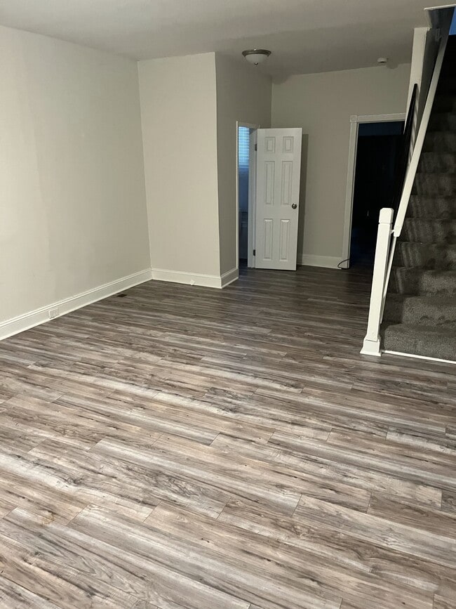 property at 644 W Russell St