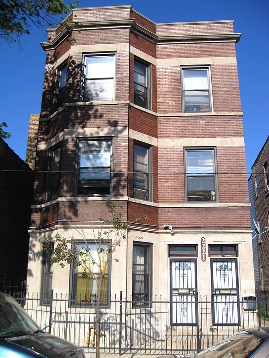 2221 S Springfield Ave in Chicago, IL - Foto de edificio