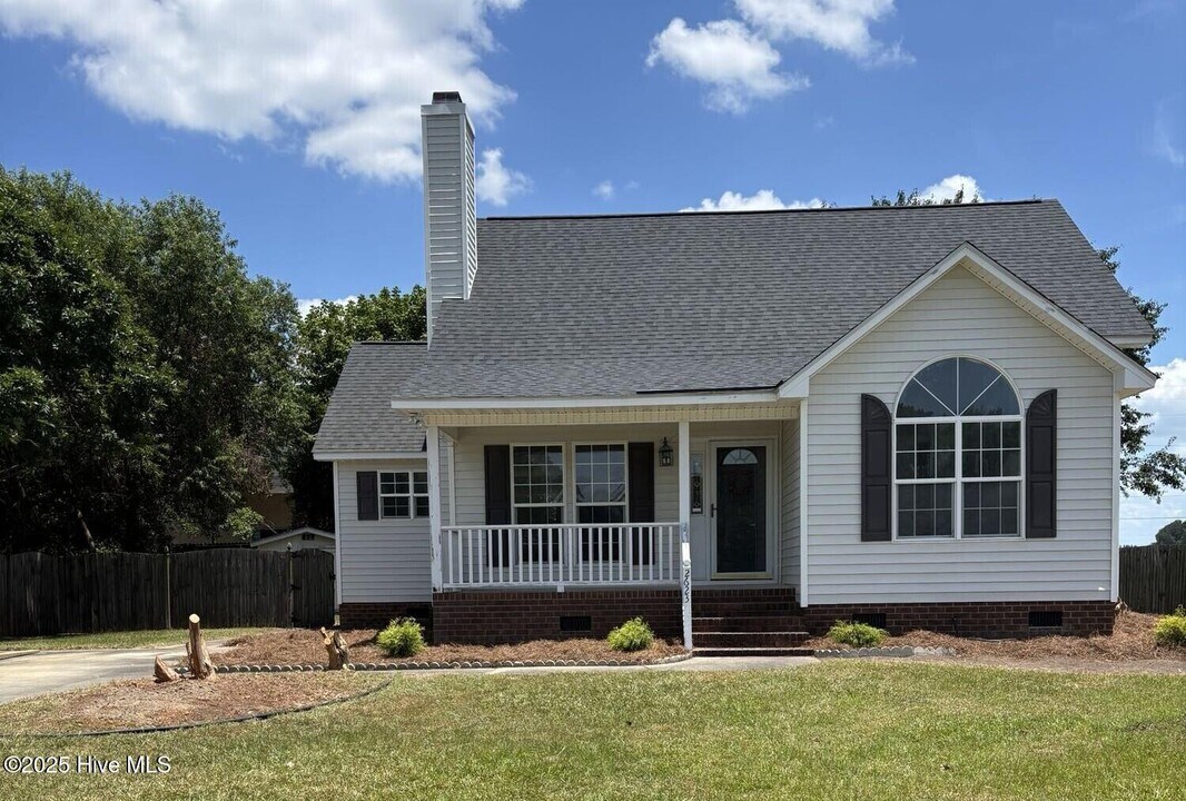 2623 Rosewood Dr in Winterville, NC - Building Photo