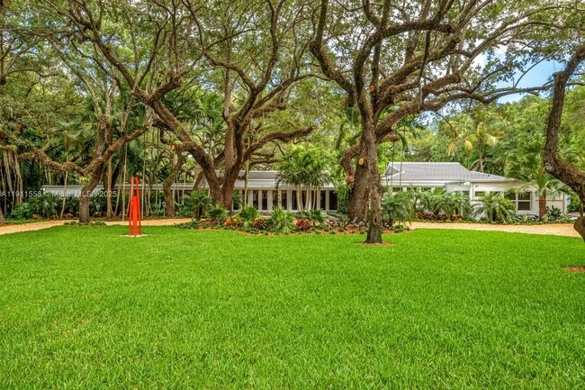 11015 Lakeside Dr in Coral Gables, FL - Building Photo - Building Photo