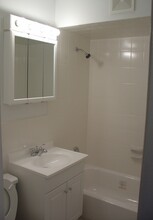 208 Undercliff Ave in Edgewater, NJ - Building Photo - Building Photo