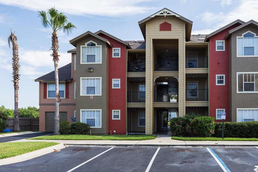 2212 Grand Cayman Ct, Unit 1622 in Kissimmee, FL - Building Photo