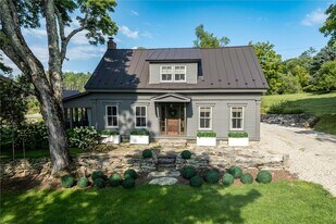 1303 Goodaleville Rd in Londonderry, VT - Building Photo