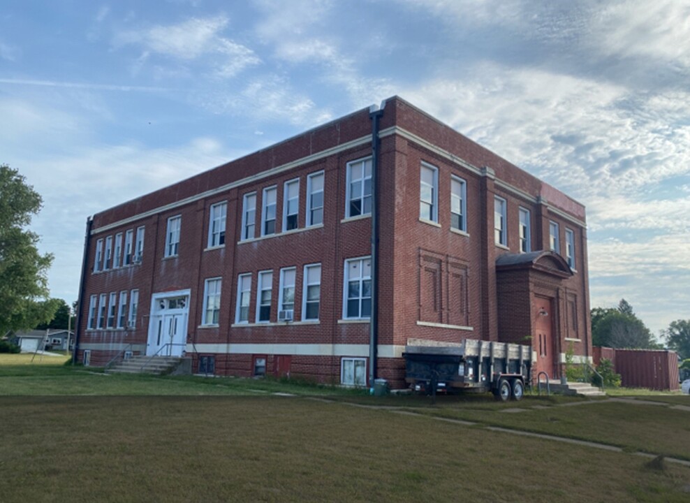 312 Sycamore St in Cambridge, IA - Building Photo