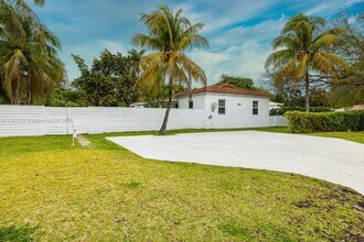 1029 NE 113th St in Biscayne Park, FL - Building Photo - Building Photo
