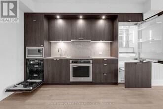 259 The Kingsway in Toronto, ON - Building Photo - Building Photo