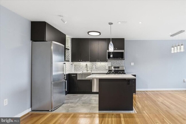 1300 S Arlington Ridge Rd in Arlington, VA - Building Photo - Building Photo