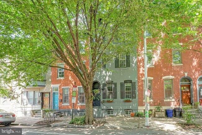 1813 Christian St in Philadelphia, PA - Building Photo - Building Photo