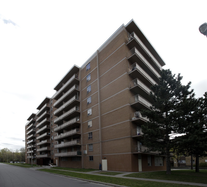 Morningside Apartments in Toronto, ON - Building Photo