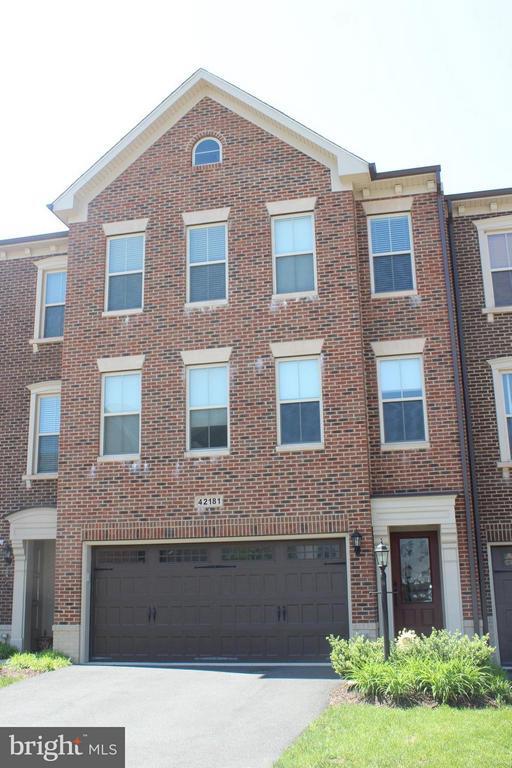 property at 42181 Castle Ridge Square