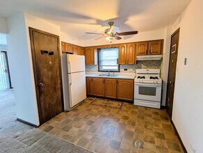 8143 Marion Dr in Justice, IL - Building Photo - Building Photo