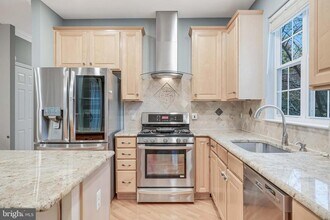1274 Wild Hawthorn Way in Reston, VA - Building Photo - Building Photo