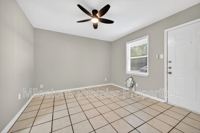 property at 816 S Crockett St