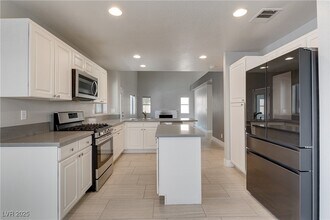 20 Fantasia Ln in Henderson, NV - Building Photo - Building Photo