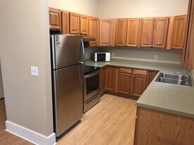 812 E State St in Milwaukee, WI - Building Photo