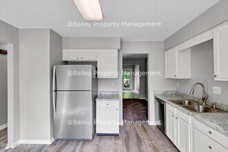 11619 Tazwell Dr in Louisville, KY - Building Photo - Building Photo