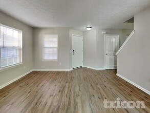 8146 Birchfield Dr in Indianapolis, IN - Building Photo - Building Photo