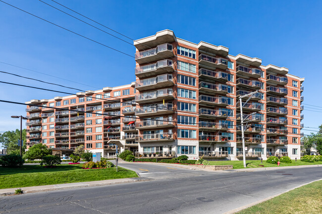 18 Bord-Du-Lac in Pointe-claire, QC - Building Photo - Primary Photo