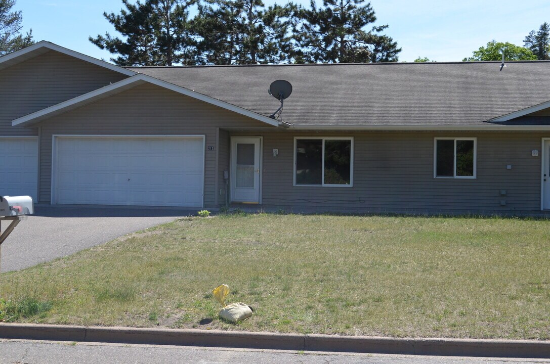 212 Hawkins Dr in Brainerd, MN - Building Photo