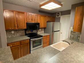 6729 Meadow Creek Dr in Columbus, OH - Foto de edificio - Building Photo