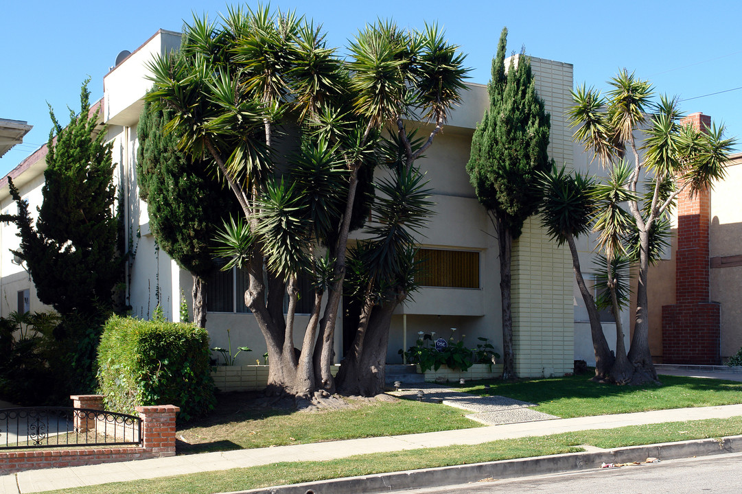 132 W Hillsdale St in Inglewood, CA - Foto de edificio