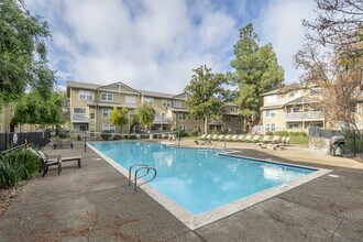 Greystone Apartments in Davis, CA - Building Photo - Building Photo