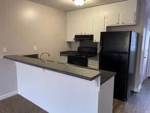 Glennwood Apartments in Burlington, NC - Foto de edificio - Building Photo